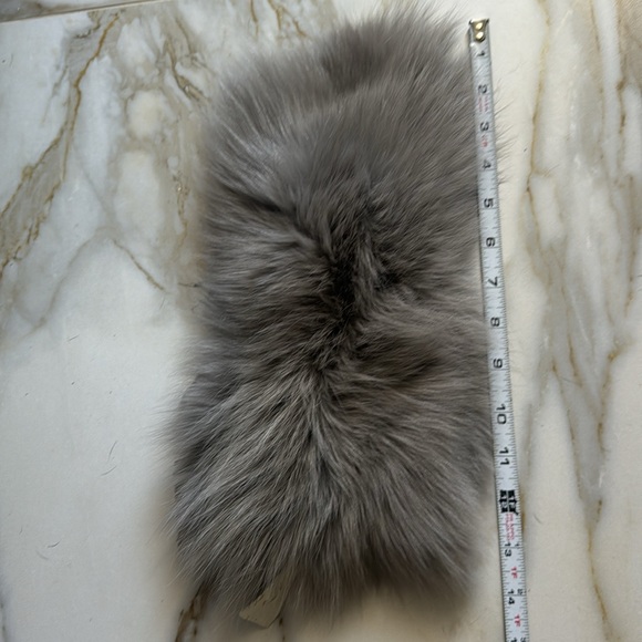Genuine Fox fur scarf and sleeve cuffs - Picture 12 of 13